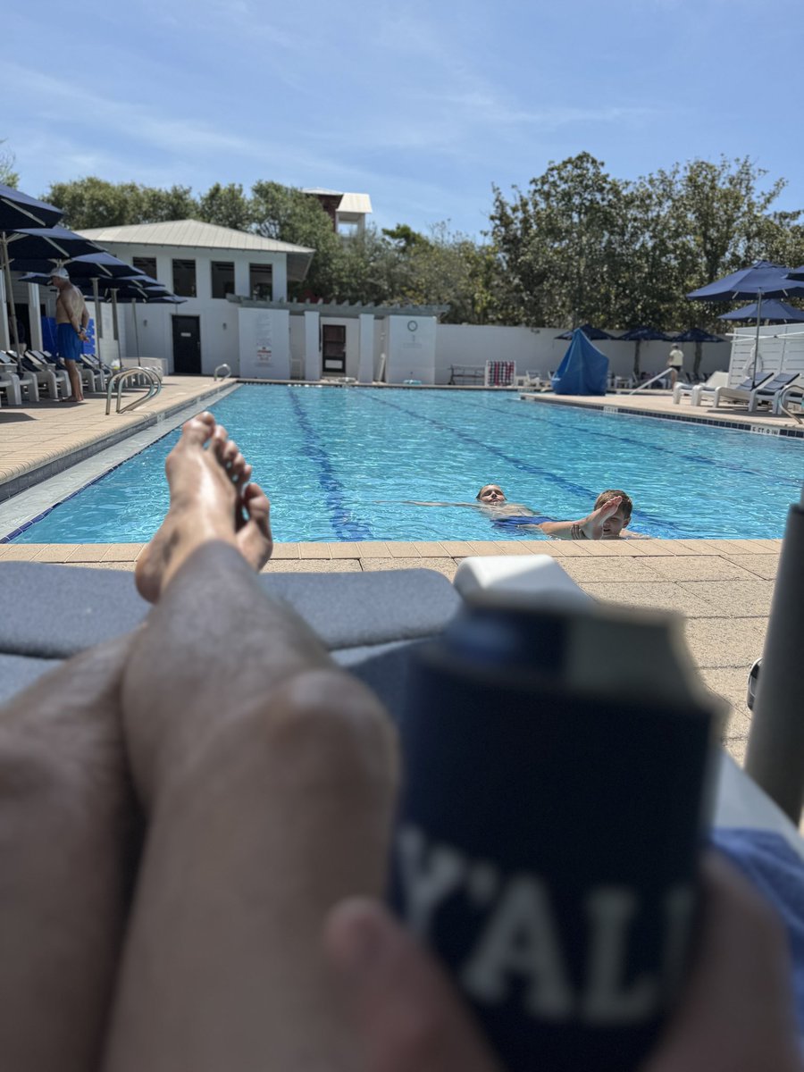 jpstivers's tweet image. 🏝️Our office for the day ☀️