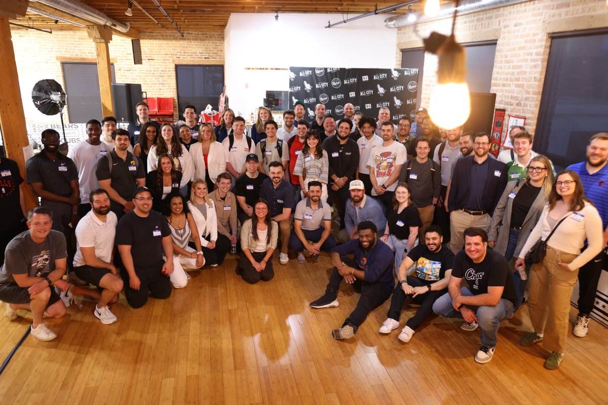 SCCUnited's tweet image. What an event last night! Chicago thank you for making our first visit to the Windy City an unforgettable experience! 

We love seeing each creative community in each city we visit make connections that last a lifetime and Chicago was no different!

Huge thanks to @CHGO_Sports!