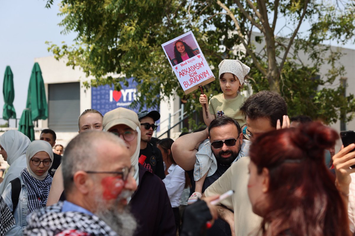 Yaşanan sessizliğe razı değiliz!

Yıldız Teknik Üniversitesi olarak, Gazze'de yaşanan katliamlara ve sivil kayıplara sessiz kalmıyoruz. Öğrencilerimiz, akademisyenlerimiz ve idari personelimizle birlikte, "Gazze İçin Adalet, İnsanlık İçin Ses Ver!" diyerek kampüsümüzde yürüdük.