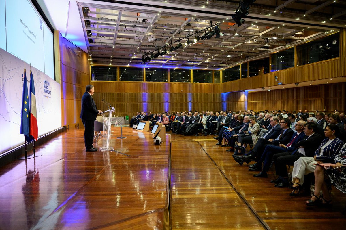 Mobiliser les capitaux et l’expertise des acteurs privés pour préparer l’avenir de nos infrastructures de transports.

Nouvelle journée ciblée d’Ambition France Transports : à Bercy aujourd’hui, j’ai réuni, aux côtés d'Éric Lombard et d'Amélie de Montchalin, les représentants des