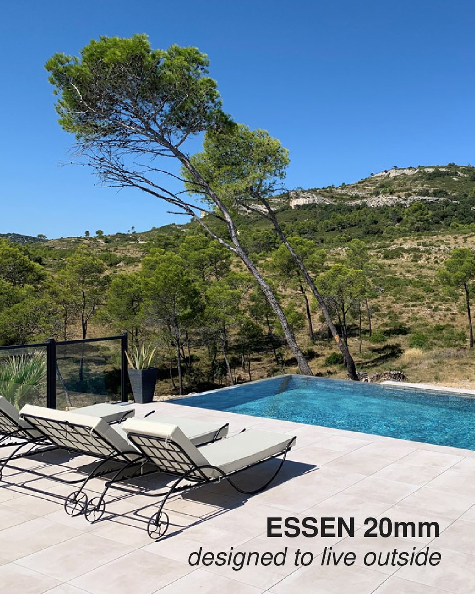 🏡 In this private residence in France, the 𝐄𝐒𝐒𝐄𝐍 𝟐𝟎𝐦𝐦 collection becomes the perfect choice for creating a serene, seamless and durable exterior.

Its subtle texture and natural tones offer the ideal balance between functionality and elegance.