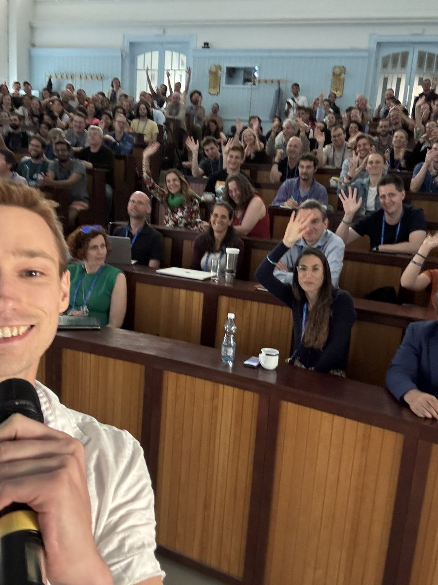 NickDesnoyer's tweet image. Presented my art project on flower genetic design to a room full of charismatic and brilliant scientists in Prague yesterday.
Life is cool 😎
#theconferencetoendallconferences