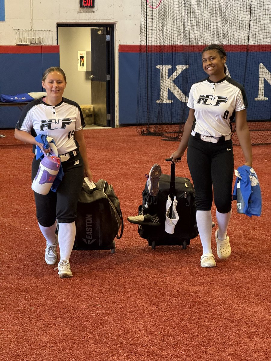 RaiRaiP25's tweet image. Finished an amazing week of softball prospect camps! 🥎🌟 The skills I learned, the friendships made, and the experiences were awesome! Thank you @KUSoftball and William Jewel for hosting! Now ready to showcase my skills at the Team One tournament today! #FutureStars c/o2027