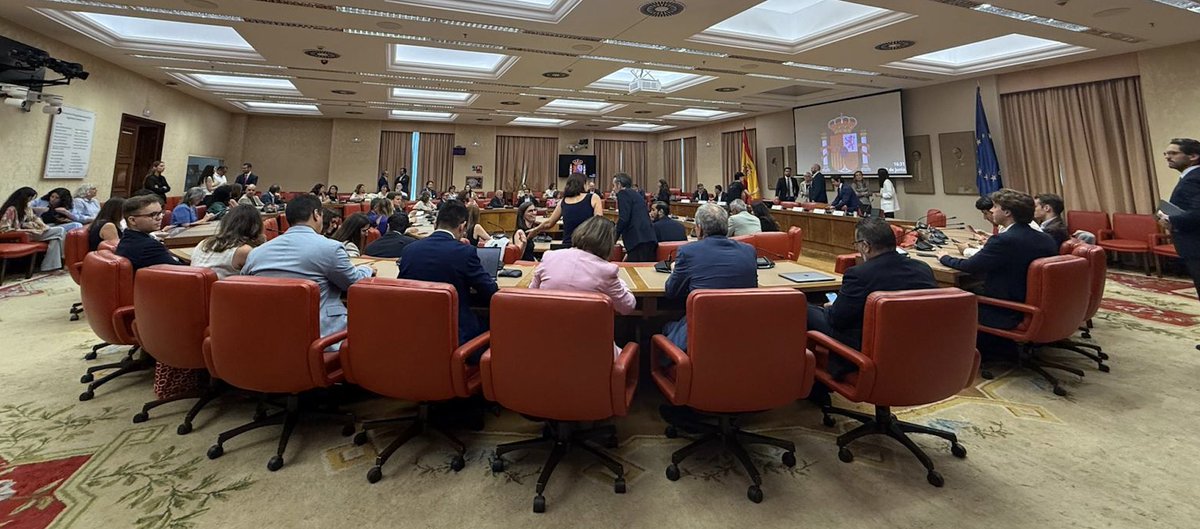 rubenvinagre's tweet photo. #oGov #ParlamentoAbierto @Congreso_Es presenta hoy su I Plan de Parlamento Abierto. @_amoenus  @rubenvinagre hemos participado con distintas propuestas sobre #LenguajeClaro. Esta tarde en la Cámara Baja estamos compartiendo los beneficios del lenguaje claro para la ciudadanía https://t.co/TCUNVTWsPa