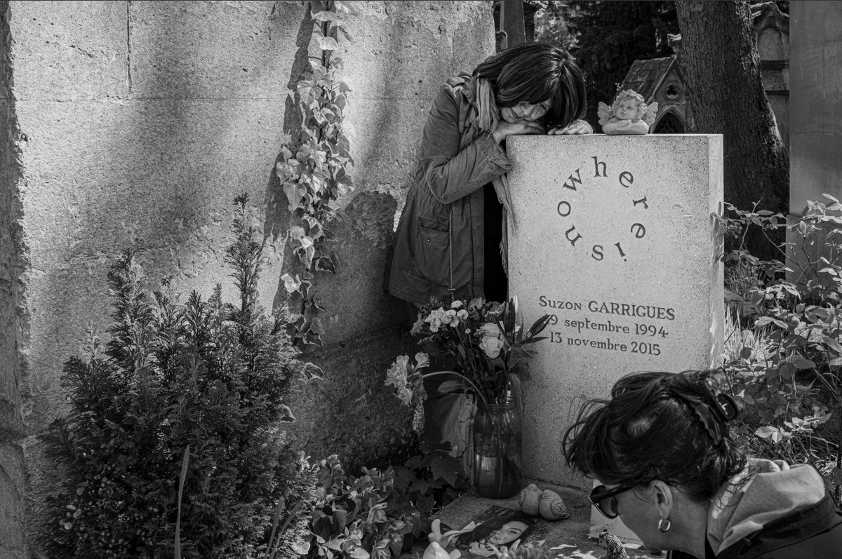 Steve Simon (@stevesimon) on Twitter photo The Quiet Grace of a Candid Moment:
A Street Photographer’s Encounter at Père Lachaise
Last month, I made a photograph at Père Lachaise Cemetery in Paris. A candid image. Unposed, unplanned, and deeply human.
As street photographers, we often work in the space between moments. The Quiet Grace of a Candid Moment:
A Street Photographer’s Encounter at Père Lachaise
Last month, I made a photograph at Père Lachaise Cemetery in Paris. A candid image. Unposed, unplanned, and deeply human.
As street photographers, we often work in the space between moments.