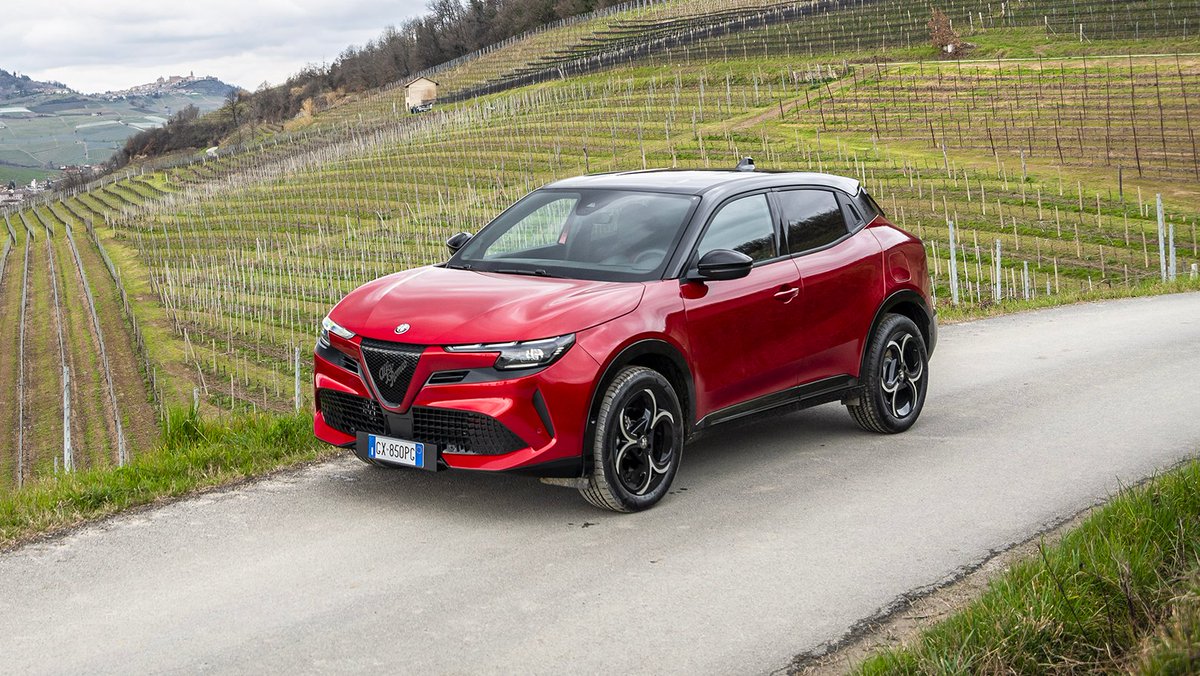 DNA sportivo ad ogni curva. A bordo di Junior Ibrida Q4, la guida è precisa su ogni strada.
#AlfaRomeo #AlfaRomeoJunior

alfaromeo.it/modelli/junior…