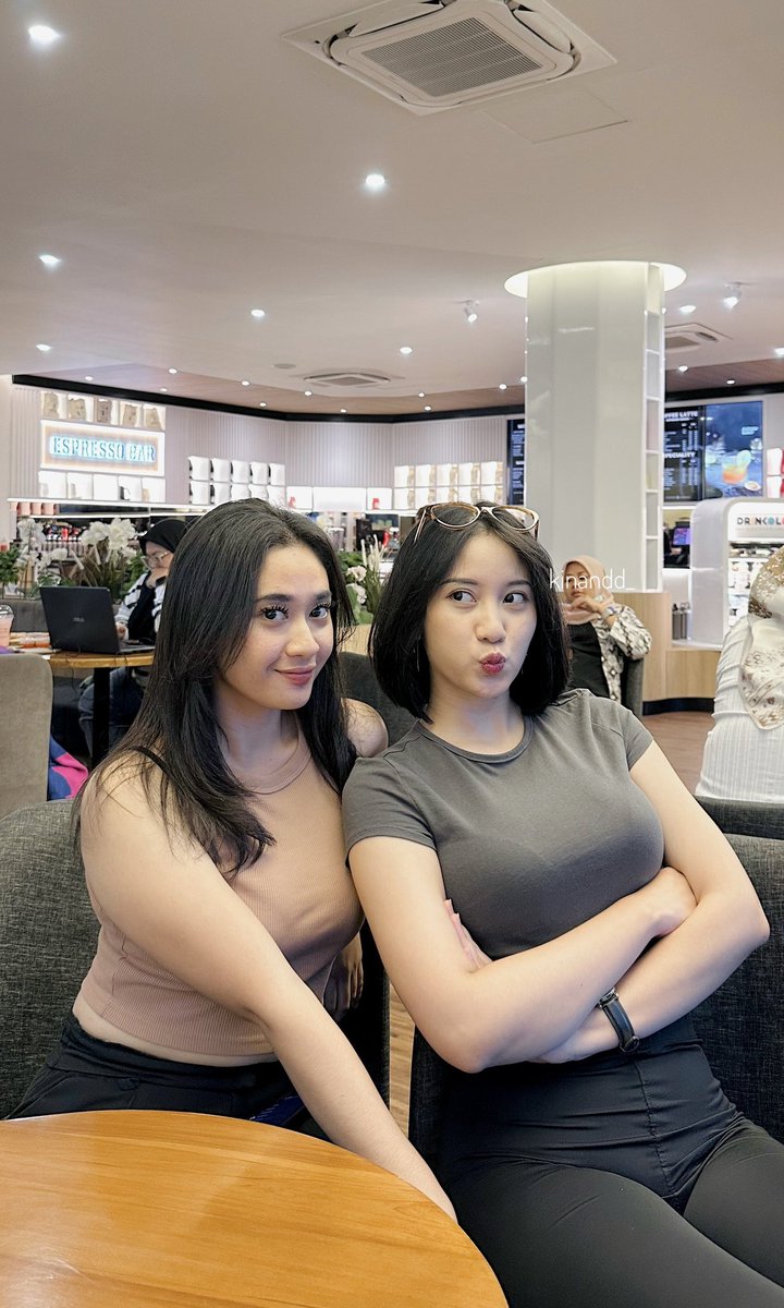 Post foto sekali lagi gapapa yaa? Jangan bosen lihat kita berdua 🥲🫶🏻