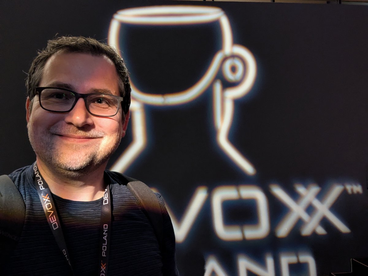 Wrapped up a packed hands-on lab on optimizing Spring Boot apps for the cloud at #DevoxxPL. Great crowd, great vibes, and a mirrored room that felt like Inception! Thanks to the organizers, speakers, and attendees. Already looking forward to next year!
