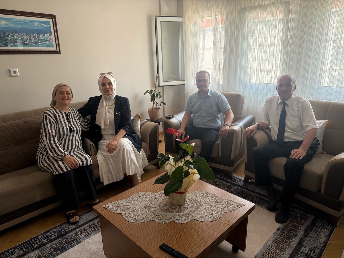 ayancikilcemem's tweet photo. İlçe Milli Eğitim Müdürü Alper ŞAHİN, İlçe Milli Eğitim Şube Müdürü Miraç ÇETİNKAYA ve Halk Eğitimi Merkezi Müdürü Sabri ŞAHİN, Kurban Bayramı münasebetiyle selzede ailemizi ziyaret ederek bayramlarını kutladı. Kıymetli ailemize sağlık, huzur ve esenlikler diliyoruz. https://t.co/O1jrAR309x