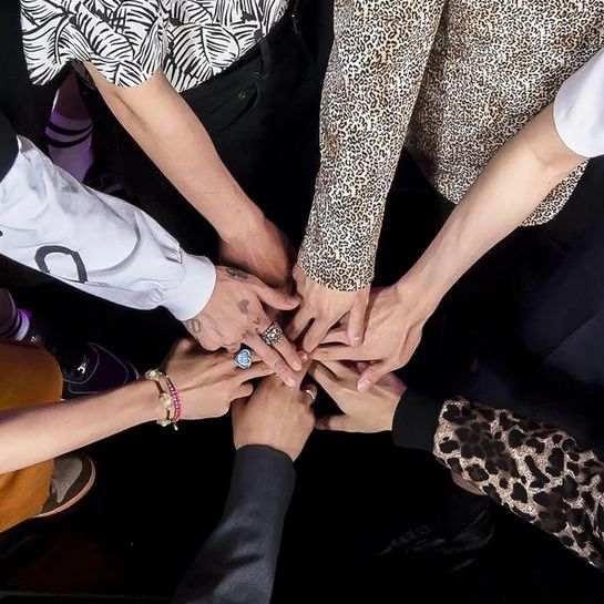 DashLeina's tweet photo. Happy 12th @BTS_twt!! You're all amazing. You've come this far and I'm soo proud of youuu. 
Mahal ko kayo. APOBANGPO💜💜💜

#BangtanTurns12
#BTS12thAnniversary
#12YearsWithBTS https://t.co/9Zgsg8X3E3