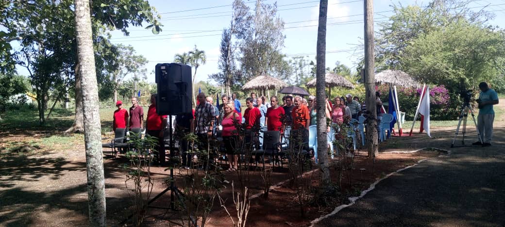 Como parte de las actividades por el #65AñosCDR y la jornada de homenaje a los donantes voluntarios de sangre  se reconoce a la Empresa Agroforesral de Matanzas que cuenta con 251 donantes de sangre, más del 50% de sus trabajadores.
#DonarSangreSalvaVidas 
#CDRCuba
#Cuba