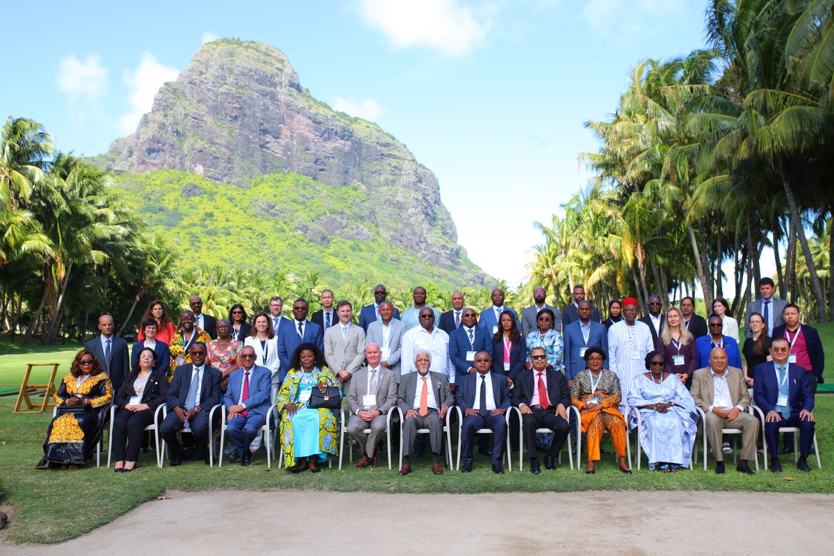 Du 13 au 15 mai 2025, le RECEF a organisé un séminaire électoral sur le thème la protection des élections, en partenariat avec <a href="/Int_IDEA/">International IDEA</a> et <a href="/OIFrancophonie/">La Francophonie</a>. Merci au Commissaire électoral de Maurice pour son support. 
recef.org/2025/seminaire…