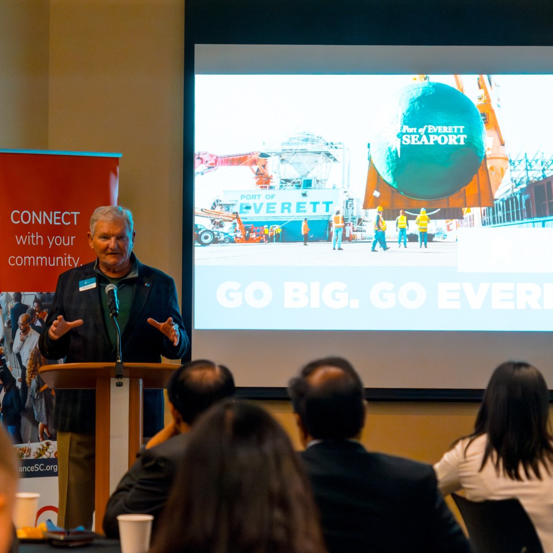 SeattlePartners's tweet image. During their visit to the @PortofEverett, SelectUSA Seattle Spinoff delegates explored advanced cargo-handling capabilities alongside a dynamic waterfront redevelopment that blends industry with tourism and recreation.