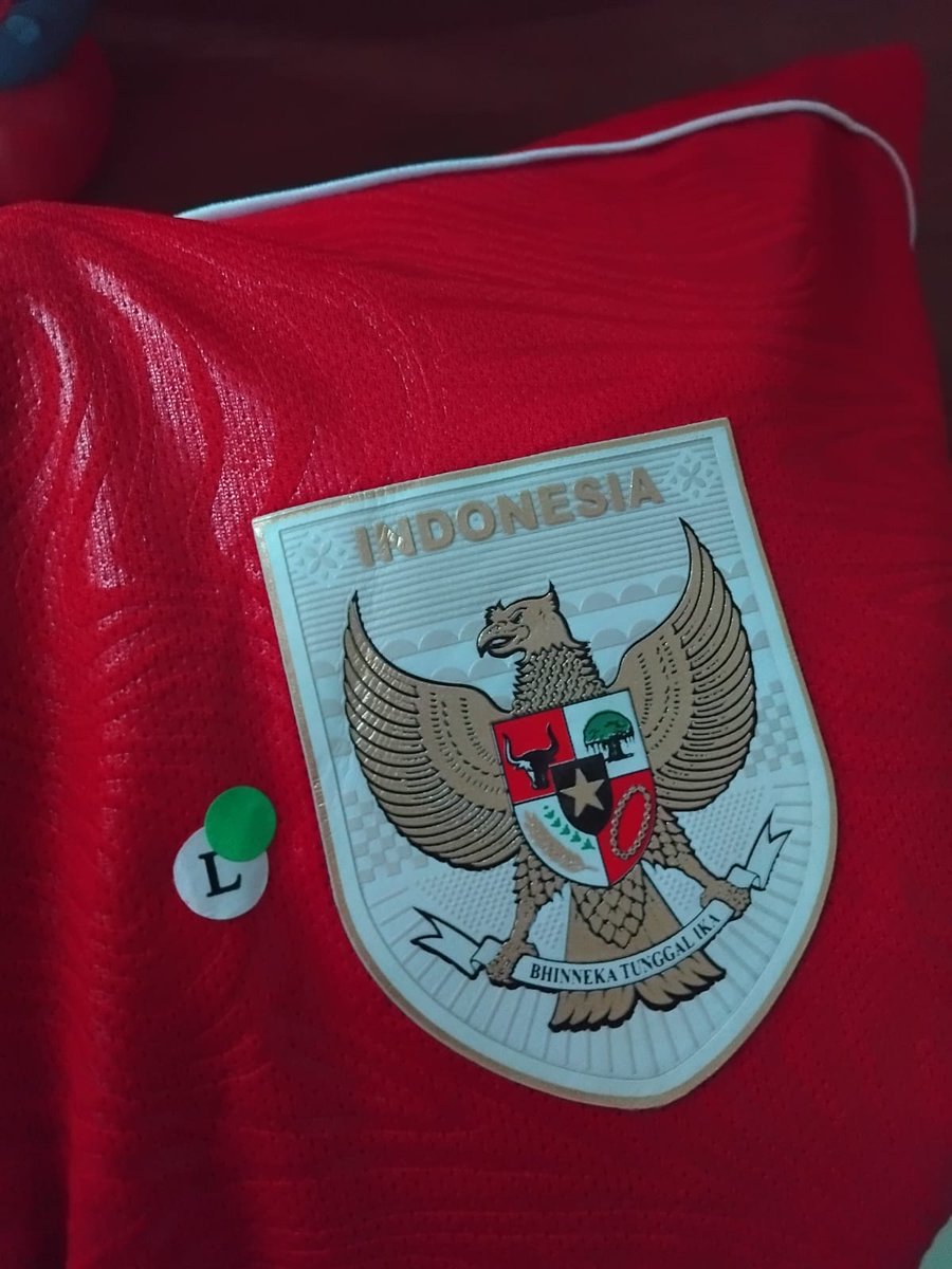 welpunk's tweet photo. @Jerseyforum om, mohon bantuannya ini legit ga yaa? Tks https://t.co/8by74x06Od