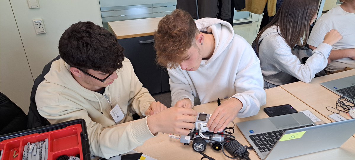 Si è conclusa la 5ª edizione del #DigitalLab di Ericsson! 
👨‍🎓400+ studenti
🧑‍🏫110 volontari coinvolti
🌆5 città 
📌Focus su #STEMeducation: #robotica, #AI ed elettronica

Grazie a tutte le scuole, agli studenti e ai volontari per aver reso anche questa edizione un successo!