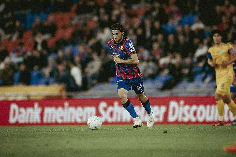 FC Basel Italiano 🇮🇹 (@fcbasel_italia) on Twitter photo Leon Avdullahu, con noi sin dall'età di 14 anni, firma con il <a href="/tsghoffenheim/">TSG Hoffenheim</a> della #Bundesliga.
Buona fortuna Leon👋🏻
#rotblaulive 🔴🔵
#ForzaBasilea 💪
#Basilea #calciomercato Leon Avdullahu, con noi sin dall'età di 14 anni, firma con il <a href="/tsghoffenheim/">TSG Hoffenheim</a> della #Bundesliga.
Buona fortuna Leon👋🏻
#rotblaulive 🔴🔵
#ForzaBasilea 💪
#Basilea #calciomercato