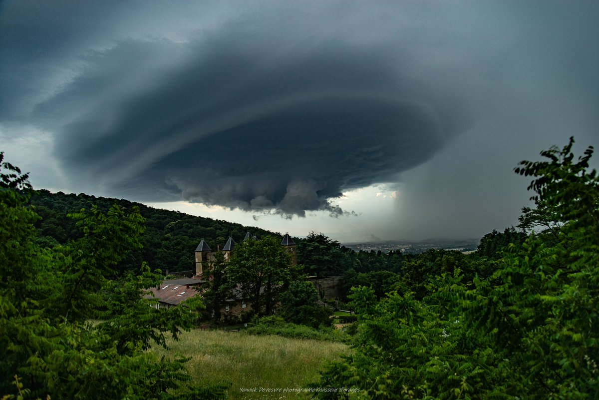 C’est parti pour 2-3 jours de chasse pour retrouver nos bons vieux #orages français, après un mois passé dans la Tornado Alley aux États-Unis !
Prudence demain pour les habitants du Nord et du Nord-Ouest de la France :)
LIEN EN BIO pour suivre l’aventure !
#foudre #supercellule