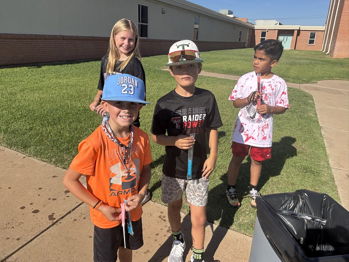coachrose85's tweet image. Another day of summer run club at Fannin! Today we enjoyed popsicles on this hot ☀️ day! #makerunningfun #mustangrunclub @misd @midlandisdhpe @MarathonKids