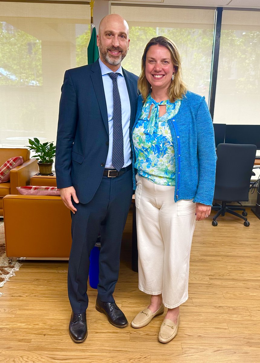 uOttawa Francophonie (@uofrancophonie) on Twitter photo 👏 Vice-Dean <a href="/YCampagnolo/">Yan Campagnolo</a> led a reform of the French Common Law Program, making the language rights course mandatory.
🎖 He received the @AJEFO Order of Merit for his contribution to #LanguageRights in French legal education.
🔗 ajefo.ca/ordre-du-merit…
#Francophonie 👏 Vice-Dean <a href="/YCampagnolo/">Yan Campagnolo</a> led a reform of the French Common Law Program, making the language rights course mandatory.
🎖 He received the @AJEFO Order of Merit for his contribution to #LanguageRights in French legal education.
🔗 ajefo.ca/ordre-du-merit…
#Francophonie