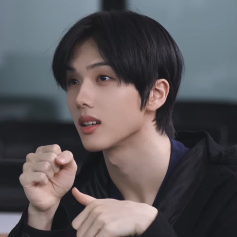 2025년 6월도 지성이
열정적으로 사랑중 
이 얼굴을 두고 내가 어디가니