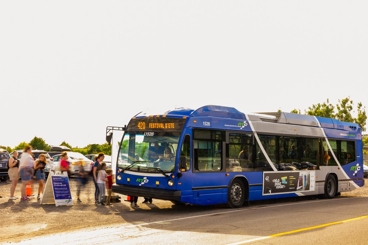 RTCQuebec's tweet image. Vous pouvez dès maintenant vous procurer un laissez-passer FestiBUS! 🚍 Ces titres sont valides pendant toute la durée du Festival d'été de Québec, soit du 3 au 13 juillet.
👉 FestiBUS 10 billets : 26 $
👉 FestiBUS illimité : 35 $