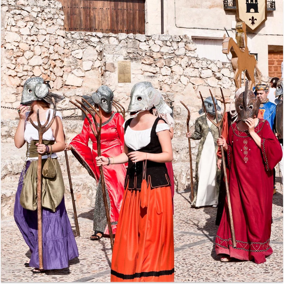 Del 4 al 6 de julio, Hita viaja al pasado con su 63º Festival Medieval. ⚔️🏰
Teatro, desfiles, mercado, música y mucha historia en las calles de este rincón único de Guadalajara.
👉 viajesporcastillalamancha.es/rutas/id53-hit…
#EnUnLugarDeTuVida