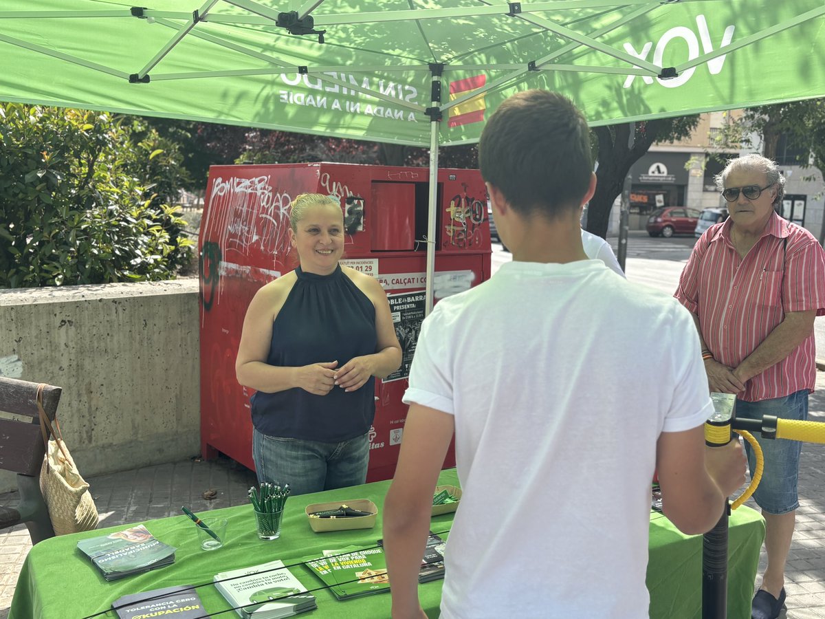 Hoy en el barrio de La Creu Alta explicando nuestras propuestas para Sabadell y escuchando a los vecinos.

Seguimos trabajando por una ciudad mejor.