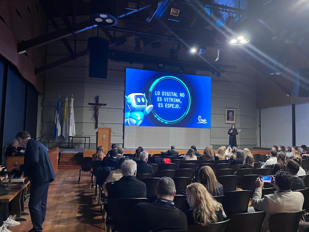 #CongresoBA 

<a href="/LaTalRenata/">Renata Reyes</a> “Eres lo que publicas”

¡Lo digital no es vitrina, es ESPEJO¡