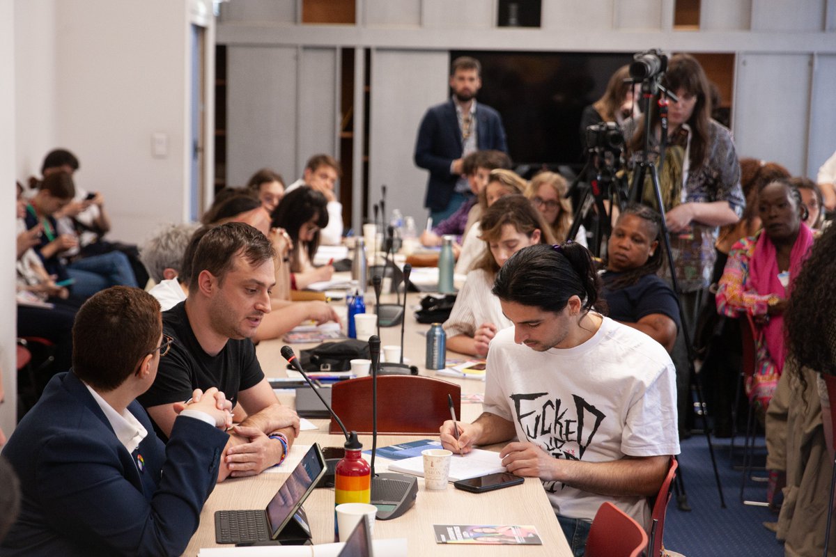 Ségolène AMIOT 🔻🐝🏳️🌈 (@segoleneamiot) on Twitter photo J'ai eu hier le plaisir et l'honneur d'accueillir le colloque "Cartographies des résistances LGBTI" organisé avec <a href="/clemence_guette/">Clémence Guetté</a> et <a href="/FILGBTI/">LFI LGBTI et droits nouveaux - groupe thématique φ</a>.
Merci aux associations présentes et aux militant·es investi·es pour l'organisation de cet événement essentiel pour la lutte ! 🏳️🌈
#LGBTI J'ai eu hier le plaisir et l'honneur d'accueillir le colloque "Cartographies des résistances LGBTI" organisé avec <a href="/clemence_guette/">Clémence Guetté</a> et <a href="/FILGBTI/">LFI LGBTI et droits nouveaux - groupe thématique φ</a>.
Merci aux associations présentes et aux militant·es investi·es pour l'organisation de cet événement essentiel pour la lutte ! 🏳️🌈
#LGBTI