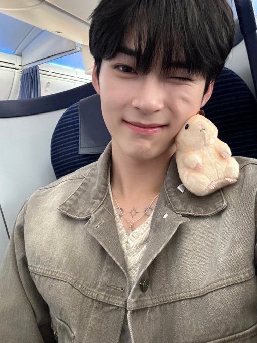 jiminslilnoodle's tweet photo. HAPPY BIRTHDAY MY SWEETEST POOKIE ✨🤍 #hanbinday @ZB1_official https://t.co/bO7wxWQNED
