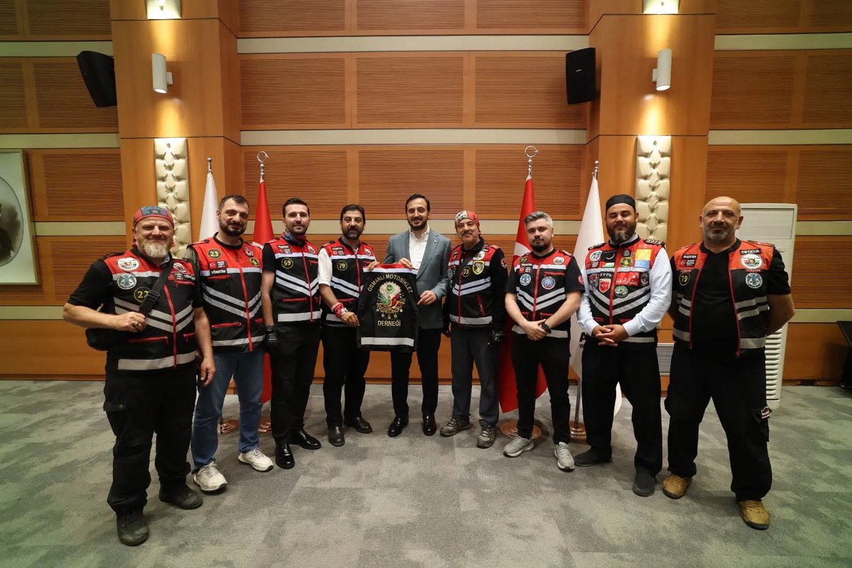 osmanlimoto's tweet photo. 💡 AK Parti İstanbul İl Başkanı Sayın Abdullah ÖZDEMİR beyefendiye ziyaret 💡

Osmanlı Motosiklet Derneğimizin faaliyetleriyle ilgili bilgi paylaşımında bulunduğumuz Sayın Abdullah ÖZDEMİR beyefendiye Osmanlı armalı yeleğimizi de takdim ettik. 🇹🇷

@akpartiistanbul https://t.co/IkTC0IpS13