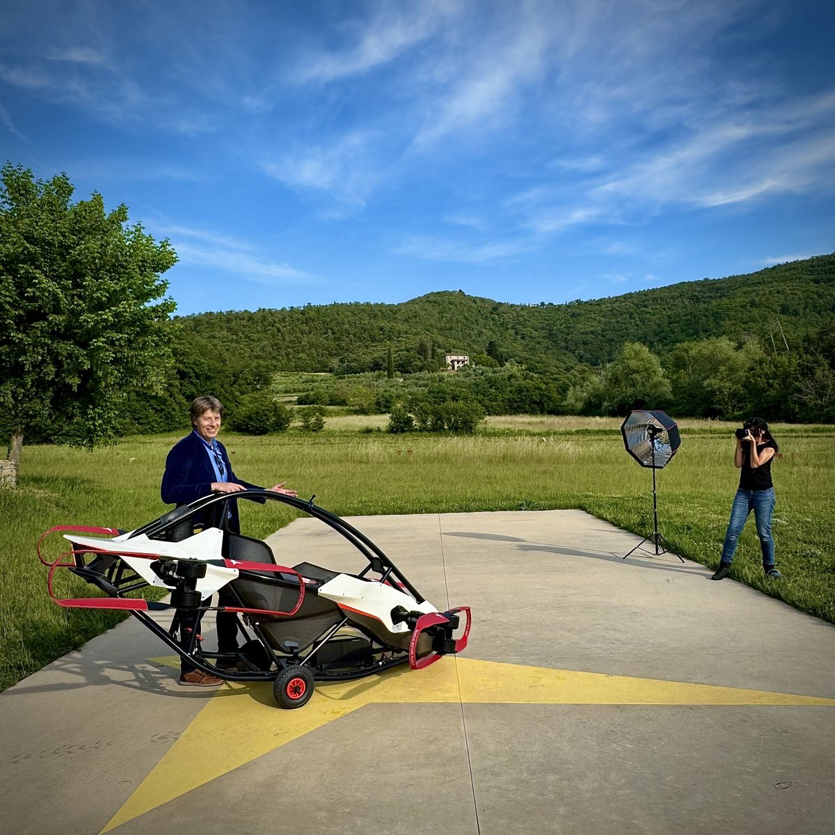 jetson_aero's tweet image. 𝗜𝘁'𝘀 𝗿𝗲𝗮𝗹𝗹𝘆 𝗵𝗮𝗽𝗽𝗲𝗻𝗶𝗻𝗴! We are thrilled to announce the rollout of 𝗦𝗡𝟮, our second serial production vehicle and 1 of 100 𝗙𝗼𝘂𝗻𝗱𝗲𝗿𝘀 𝗘𝗱𝗶𝘁𝗶𝗼𝗻 packages. Our CEO had the honor of taking SN2's 𝗺𝗮𝗶𝗱𝗲𝗻 𝗳𝗹𝗶𝗴𝗵𝘁, which performed…