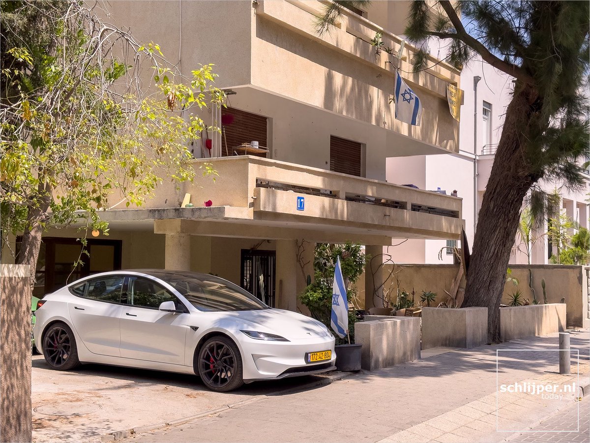 schlijperisrael's tweet image. 11 06 2025, 11:09  Israel, Tel Aviv, Bialik
#carsTLV #TeslaModel3 #TeslaModel3performance #BauhausTLV