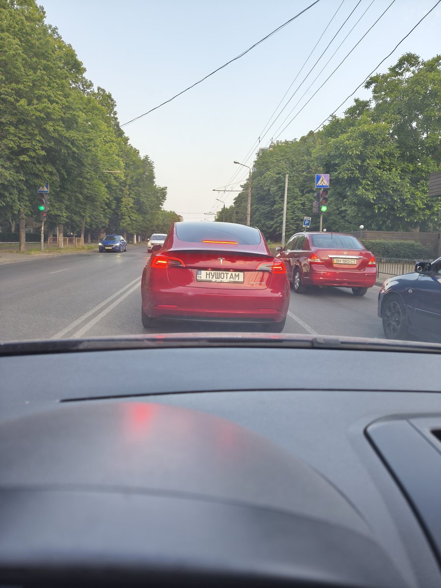 Віктор М tweet media