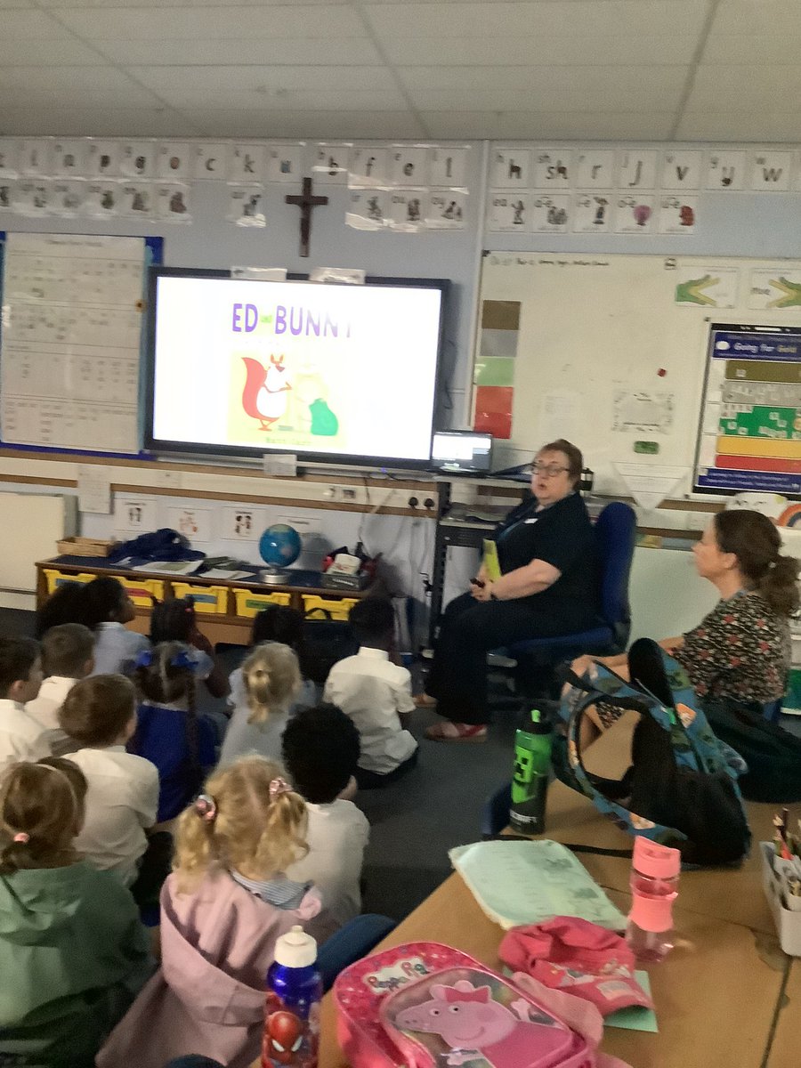 AbbeyPrimary's tweet photo. Thank you to S from @HSBC_UK  as we conclude #Moneyweek2025 with a story and dance about money. #Y1 https://t.co/HlpdAV8Xci