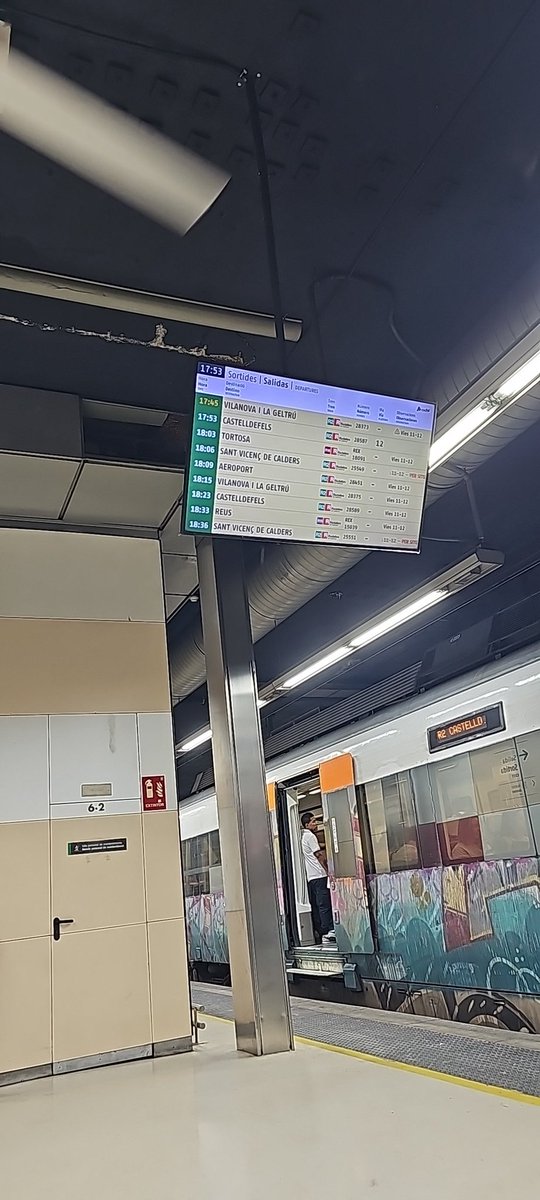 5 minuts mes i podran suprimir el tren de vilanova sense donar cap tipus d'informació. Genis <a href="/rodalies/">Rodalies Catalunya</a> <a href="/AfectRodalies/">Afectats Rodalies</a>