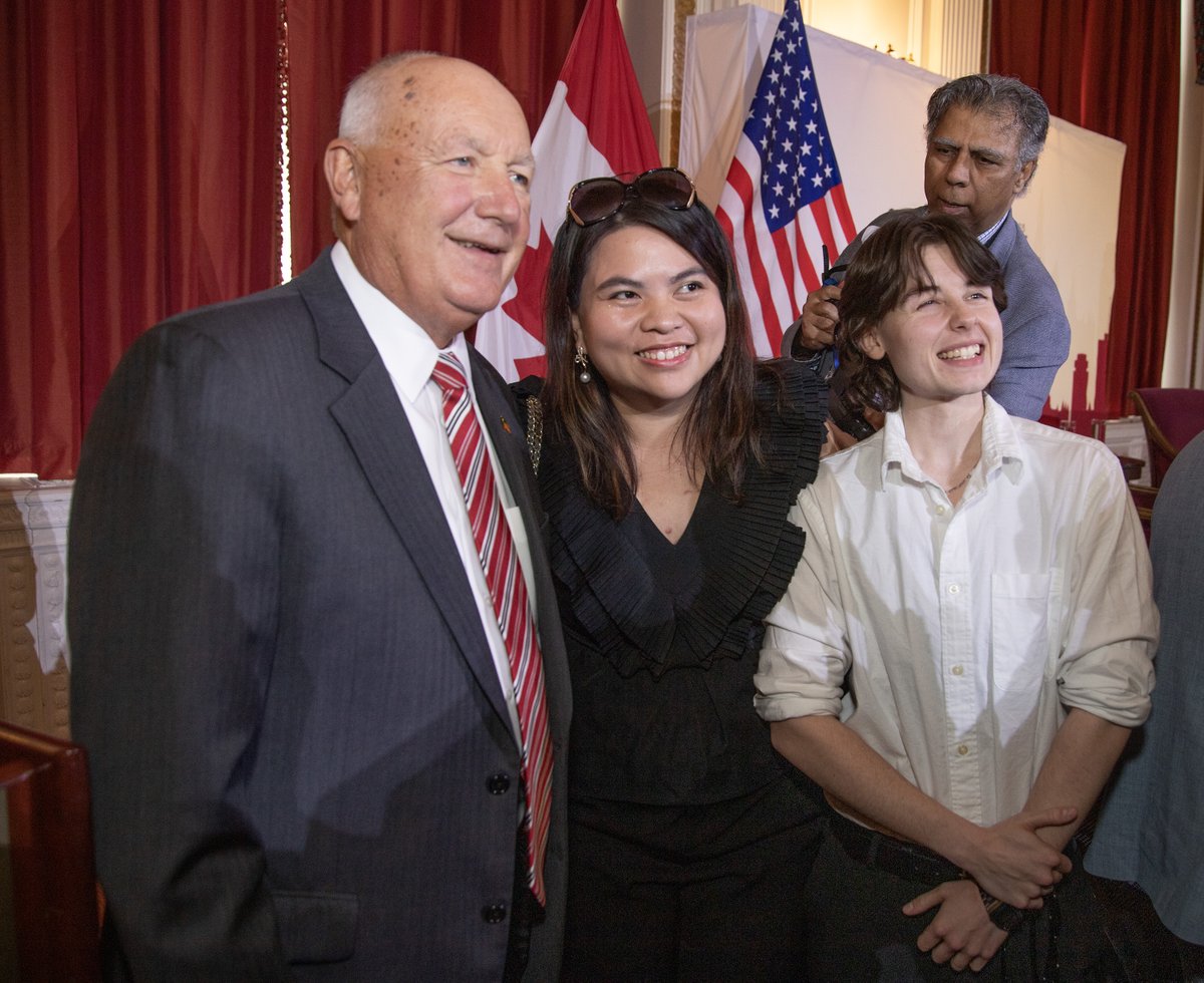 U.S. Ambassador to Canada (@usambcanada) on Twitter photo Thanks to <a href="/cdnclubottawa/">Canadian Club Ottawa</a> for the opportunity to tell America's story and share how <a href="/POTUS/">President Donald J. Trump</a> is delivering results that create opportunity and drive prosperity.
cpac.ca/public-record/… Thanks to <a href="/cdnclubottawa/">Canadian Club Ottawa</a> for the opportunity to tell America's story and share how <a href="/POTUS/">President Donald J. Trump</a> is delivering results that create opportunity and drive prosperity.
cpac.ca/public-record/…