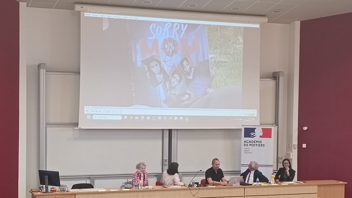 📚 Cérémonie de clôture de l'édition 2025 du Prix du roman des collégiens - Département de la Vienne. 👏🏼
Rencontre entre 320 élèves de 4ème et l'autrice lauréate Sylvie Allouche à <a href="/UnivPoitiers/">Université de Poitiers</a> 
🙏🏼 Merci aux élèves, personnels et partenaires pour ce bel événement littéraire.