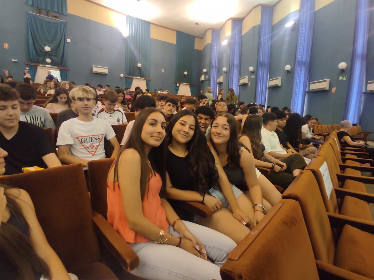El alumnado de 4º de ESO ha participado en el acto de clausura del programa 4º+Empresa, una experiencia que les ha permitido acercarse al mundo laboral y desarrollar competencias personales y profesionales.

#iesmediterráneocartagena #4másempresa #educacióndecalidad