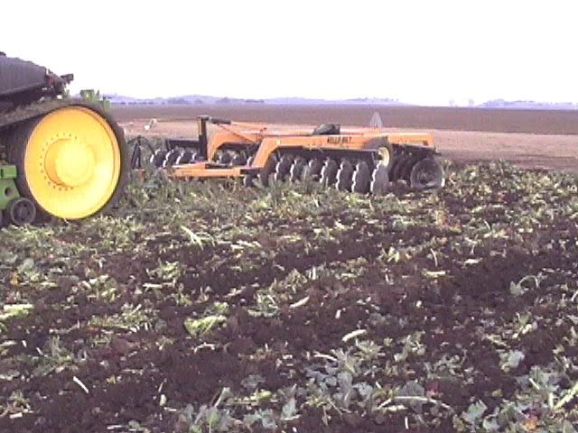 From the archives: The evolution of Kello-Bilt discs since 1965. 

#KelloBilt #BuiltToLast #FarmStrong #TillageTools #OffsetDisc #CanadianFarming #AgEquipment #FarmLife