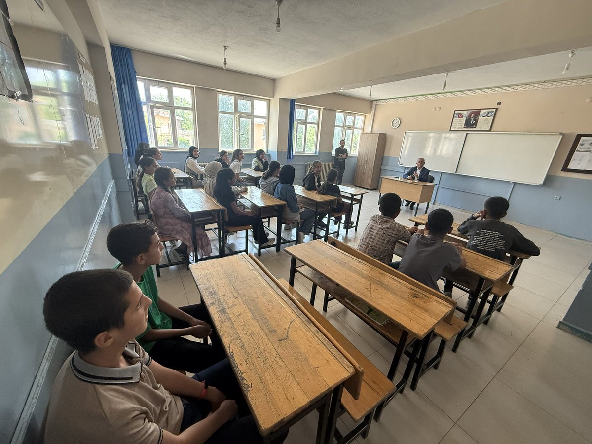Bu Yı Beldemiz Kırköy İmam Hatip Ortaokulundan mezun olacak olan evlatlarımıza “Kariyer Günleri “ adı altında geleceklerine ışık tutacak olan ve yararlı olduğuna inandığımız yaşantımla ilgili bilgi paylaşımı yaparak, öğrencilerden gelen soruları da cevapladık.
#GelecekGençlerin