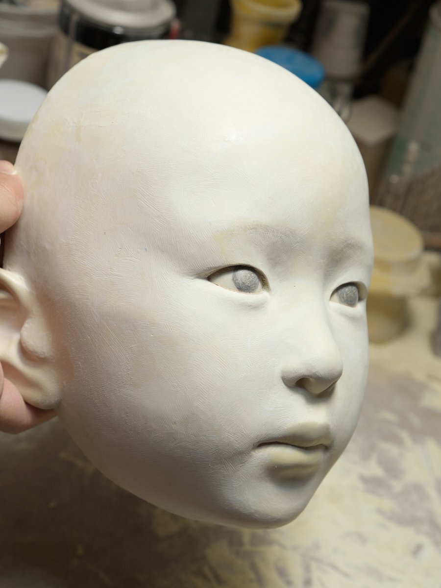 SakuraBunchow2's tweet image. 只今、夏のワンフェスの出し物「RSH ver.1.2(等身大胸像)」を猛烈な勢いで作ってます!
ver.1.1を大改修してリアル度がさらにアップしました。
久々のポリパテ粉塵地獄ですが、ブランクが開いてた割にとても調子いいです。
しかし間に合うんだろうか…?
#ワンフェス2025夏