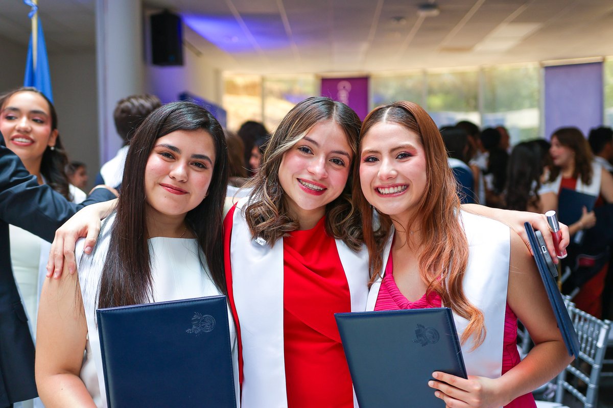 jpmurra's tweet photo. ¡Muchas felicidades a las y los más de 8,300 graduados de la Generación 2025 de @PrepaTec!

Durante sus estudios, más de 4,400 vivieron una experiencia formativa internacional y 928 se graduaron con mención honorífica. Este es solo un reflejo de su esfuerzo y de haber aprovechado la oportunidad de descubrirse, retarse, inspirarse y prepararse para nuevos retos y posibilidades. 

Sigan descubriendo lo que les apasiona y construyan un futuro en el que se sientan orgullosos de su historia.