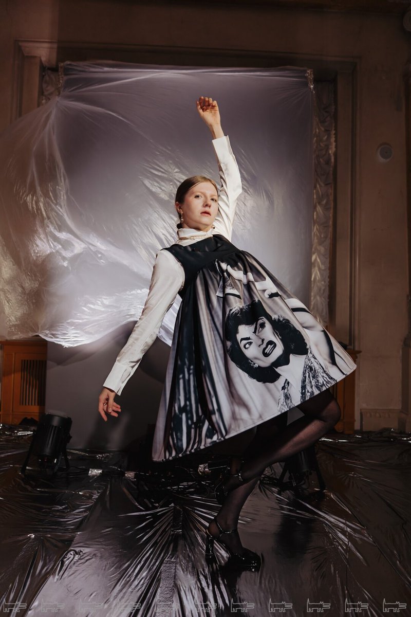 sobaka_ru's tweet image. Вика Чума Вечеринка советует читать Клэр Бишоп и смотреть на Босха, а еще влюбляться в платья финалистов нашего конкурса «Новые имена в моде»-2025! На полях Елагиного острова, где прошла церемония награждения премии Собака.ru «ТОП50»-2025, спросили… oml.pw/1itidtbrc