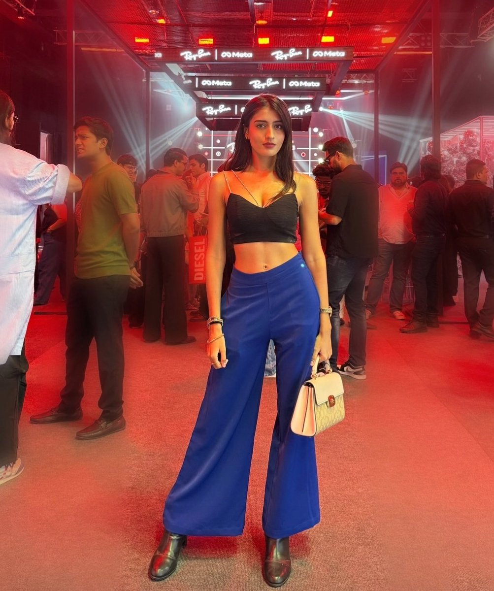 🖤💙💫

.
.
.
#Aadhyaanand  #Aadhyaanad32 
#fypシ #explorepage #Bollywood