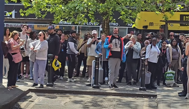 Charlie Veitch and his Bodyguard literally manhandling a woman whilst the community just watches on.. 

WTF Manchester!  #Vigilantism