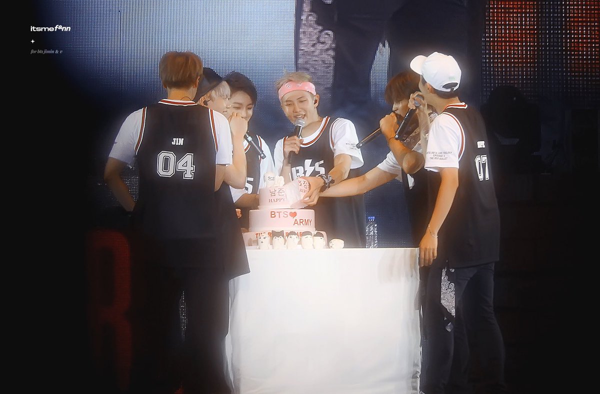 recordmyouth's tweet photo. 올해도 내 6월 13일은 너희와 함께야
그래왔던 것처럼 우리 계속 오래, 같이 행복만 하자
다시 만나는 날이 머지않았길! 정말 많이 보고 싶다

#BTS12thAnniversary https://t.co/gxkvbX5lhE