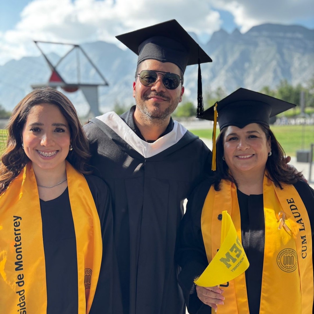 🎓 ¡Felicitamos a las graduadas de los posgrados de nuestra Facultad!

✨Maricela Pérez, Especialidad en Neuropedagogía
✨Guadalupe Lomelí, Especialidad en Dirección, Liderazgo y Aprendizaje Organizacional y Maestría en Ciencias de la Educación