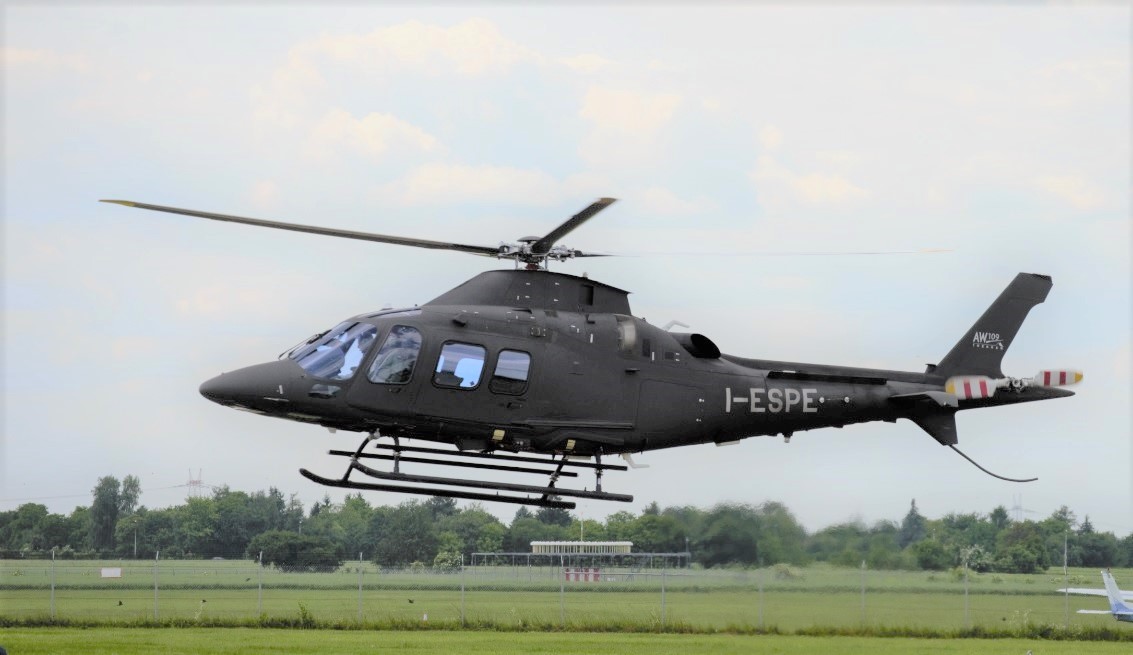 #Śmigłowiec #AW109 TrekkerM jest znów Świdniku, gdzie wykonuje szereg lotów. Struktury płatowca dla tej platformy śmigłowcowej są wytwarzane w całości w Świdniku. Pełnoskalowa produkcja w #PZLŚwidnik będzie odpowiedzią na wybór tego śmigłowca w programie szkoleniowym.