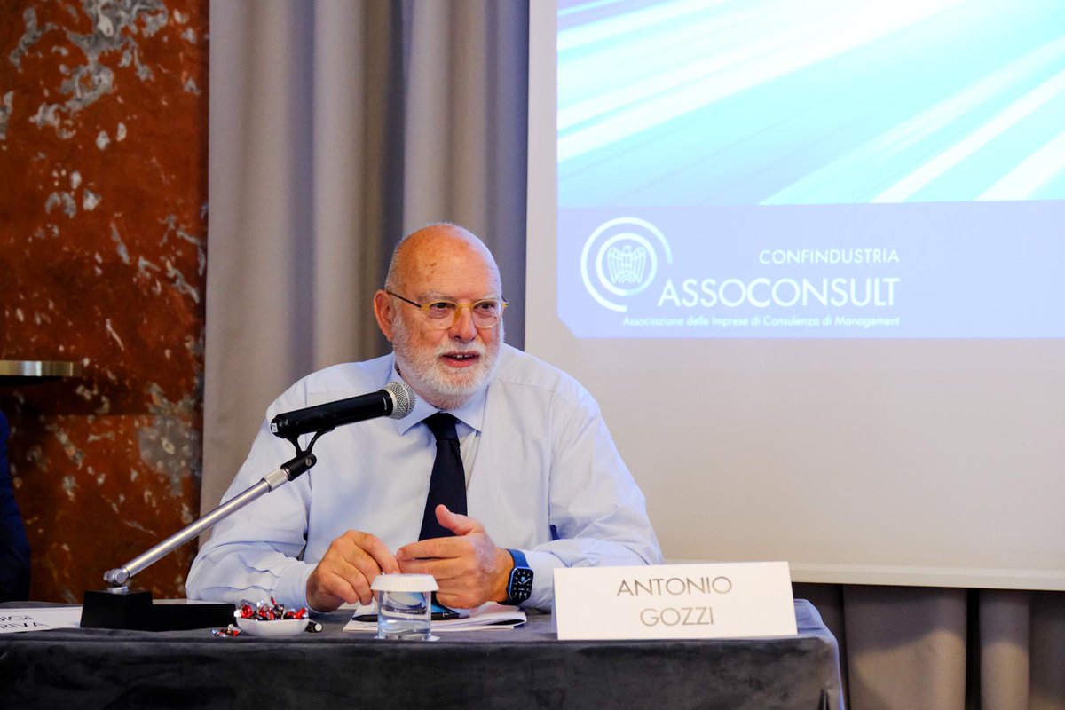 Federacciai_ita's tweet image. Il Presidente #Gozzi ha aperto ieri insieme al Presidente @assoconsult @LuigiRiva gli Stati Generali del Management Consulting, discutendo della sfida dell'Europa sulla competitività delle imprese:"Serve una politica industriale comune, vicina al valore della manifattura europea"